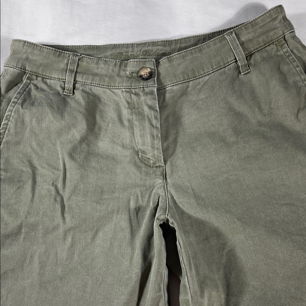 Tommy Bahama womens olive green basic 7" inseam chino shorts - size 4